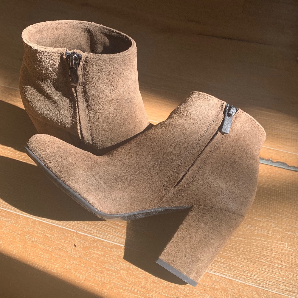 La Canadienne waterproof suede boots, size 6.5